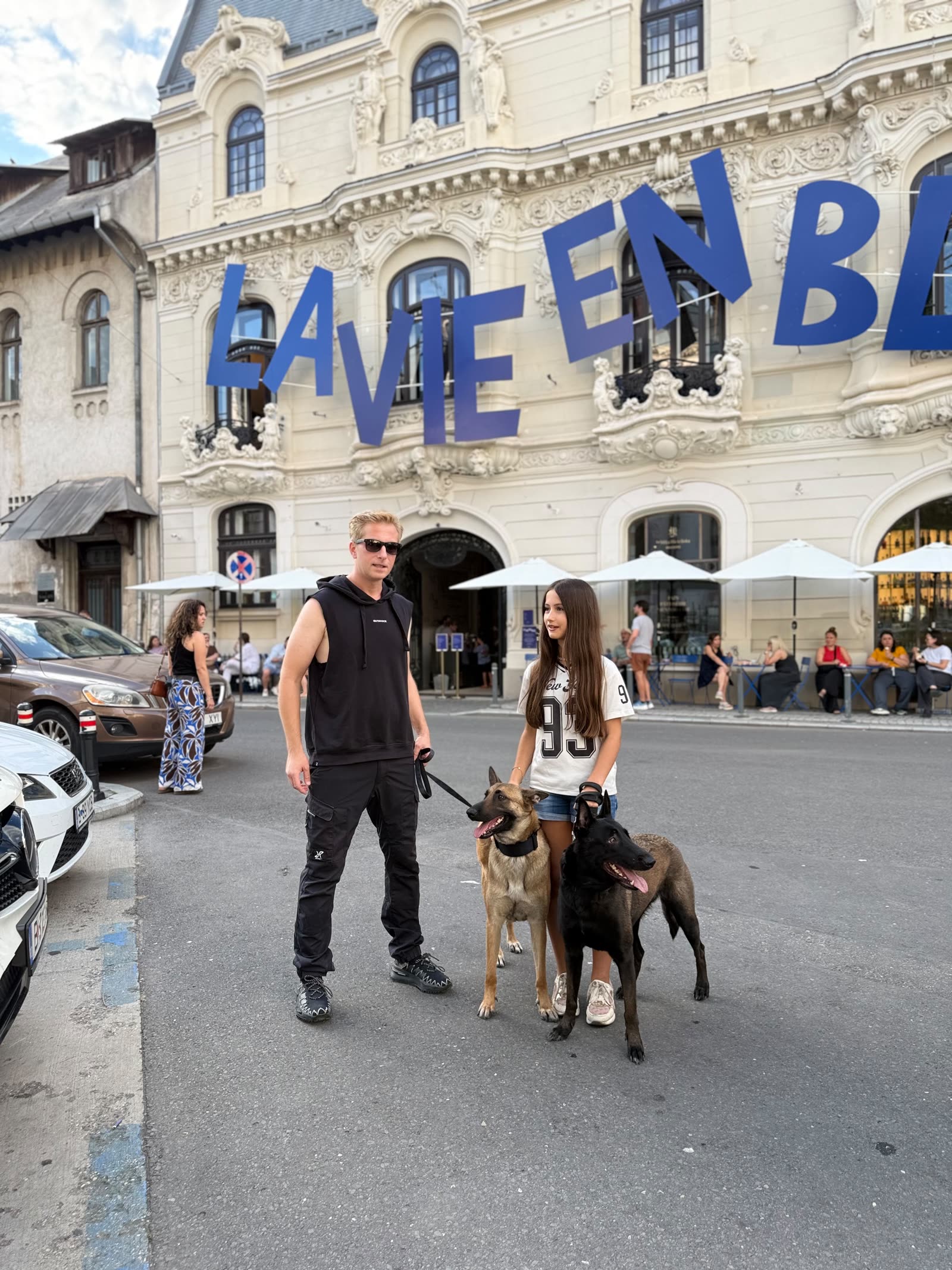Adi și tânăra handler